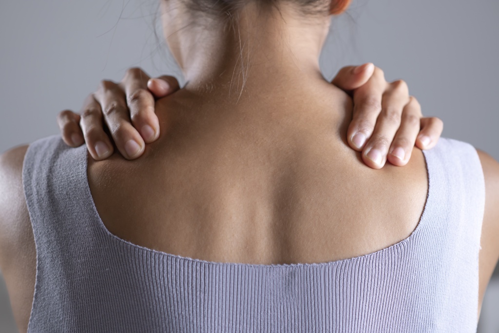 woman-has-shoulder-pain-2023-11-27-05-36-41-utc.jpg